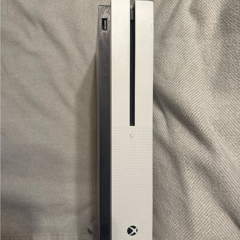 Xbox one s White Console with Controller and Game Set